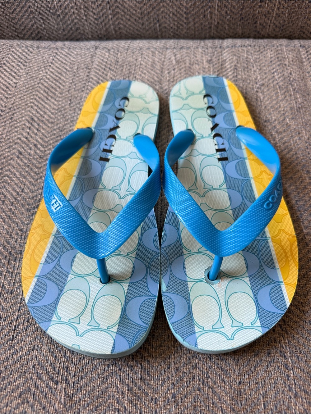 Coach Zak Women’s Blue- Yellow C Signature Flip Flops Sandals Size: 37.5 (7-8)
